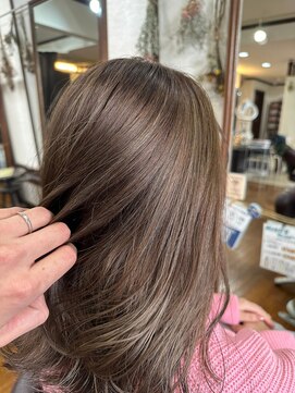美容室 メザミー MESAMIES ハイライトカラーセミロングブラウンナチュラル巻き髪大人キレイ