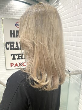 アピィス(APPiiS) ハイトーンミディアム【ブリーチハイトーン横浜西口ショート】