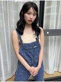 暗髪でも巻くと盛れるカット！