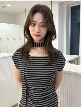 レミエ ダイカンヤマ(lemiie) 顔周りから繋がるくびれレイヤー