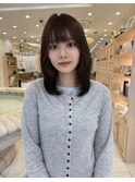 顔周りハッシュカットミディアムスタイル