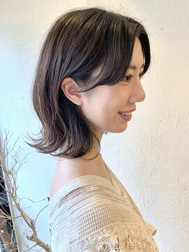 ヨナサン(Yona Saint) 外ハネミディアムスタイル