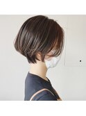 ラフな抜け感をもたらす柔らかショートボブ