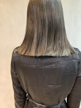 キチ(kichi.) [kichi.] 切りっぱなしヘア×ミントアッシュ