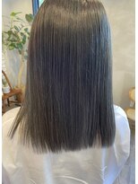 シフト(SHEEFT) スモーキーカラー暗髪ダークシアー感切りっぱなしミディアム