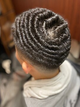 ディスイズバーバー(THIS IS BARBER) パンチパーマ　濡れパン　アイロンパーマ　【札幌】