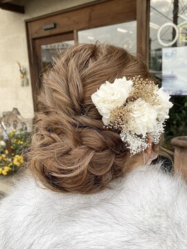 ギャロップヘアー 成人式ふんわり編み込みヘア