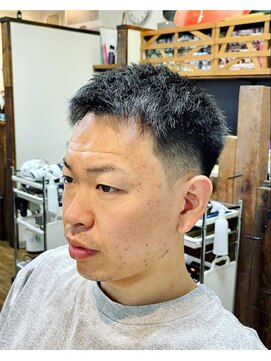 カットアンドリラクゼーション アイリー ナチュラルショートフェードスタイル