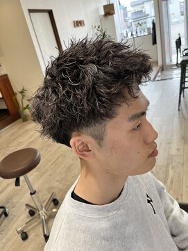 ティーアウト(T-OUT) スパイキーショート×ツイストパーマ