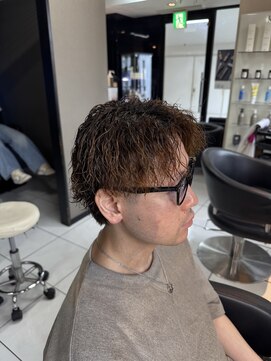 アイズ 海老名(AIZU) ツイストスパイラル　縦落ちスパイラル　ツイストパーマ　波巻き