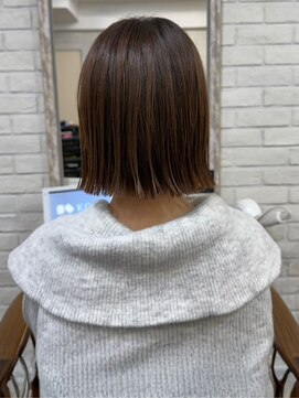 切りっぱなしボブ 外ハネボブ ハイライトカラー ブラウン 20代