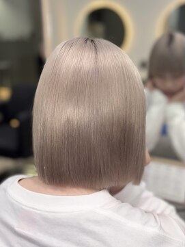 ラピステン 福岡天神 大名店(Lapis) ブリーチ/ハイトーン/ホワイトベージュ/シルバー/ミルクティー