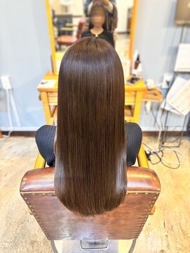 スアバイキキ(SuA by kiki.) ミディアムレイヤー/ハッシュカット/ワインレッド[千葉]