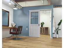 フェリールヘア(Felire hair)の雰囲気（ゆったりできる店内+個室で人目も気になりにくい雰囲気♪）