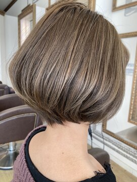 コワファースト 大分(COIFF1RST) ベージュ×ボブ