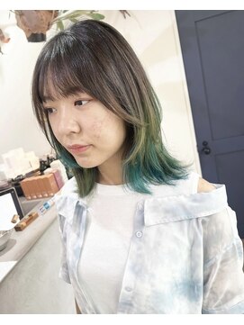 アーブル ヘアーアンドメイク(ARBRE) レイヤーカットダブルカラールーツカラーシアン×イエロー