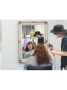 お客様に似合う素敵なヘアデザインをご提案◎あなたに似合うヘアスタイルを、一緒に見つけましょう！