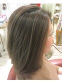 オリーブベージュミディアムレイヤー 顔まわりカット
