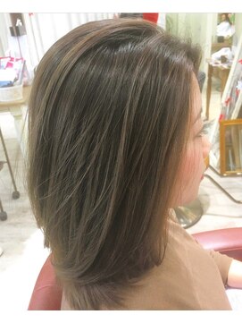 コトナ 越谷店 オリーブベージュミディアムレイヤー 顔まわりカット