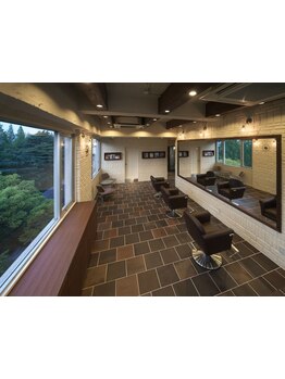 【靱公園】口コミ高評価☆窓一面から見える緑豊かな空間で癒しの時間と、あなただけのスタイルをご提案♪