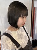 まとまり抜群のミニボブ×オリーブベージュカラー