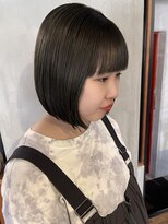 カールム(carlm) まとまり抜群のミニボブ×オリーブベージュカラー