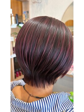 エメールヘア(aimere hair) スイスからご来店♪艶ピンクの丸みショートボブ