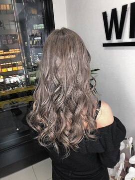 リベルテ 新宿(Liberte) グレージュ×_WHITE