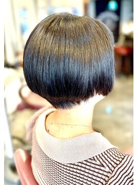 サーティエイト(38) 首きれい輝く黒髪大人くびれグラデショートボブ