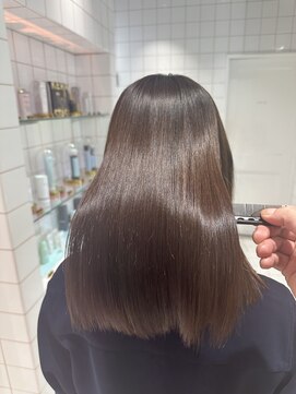 ロンドルーチェ 心斎橋(Lond luce) ダークアッシュ/ミディアムレイヤーカット［髪質改善/縮毛矯正］