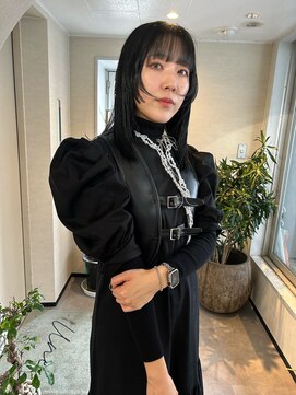 ユヌ(Une) Kotaro ブルーブラックとステップカット