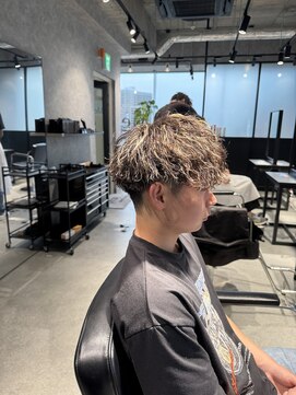 スタッド 松戸(stud. Men‘s) ラウンドマッシュ×ハイライト×波巻きパーマ