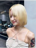 ブロンドミディアム美髪ボブ顔周りレイヤー_ba540481