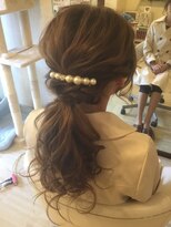 ヘアーセット モコロ(Hair Set MOCORO)&nbsp;ウェーブのポニーテール