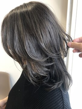 ケーオーエスビューティー(K O S beauty) 暗めグレージュ×ハイライト