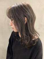 オリンテ バイ レシッド 表参道(orente by rcid)&nbsp;斜めバング顔周りレイヤーセクシーミディ×カーキペールベージュ