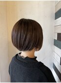 すっきりサイド長めのショートボブ