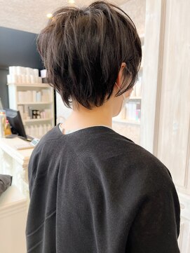 キャアリー(Caary) 福山Caary20代30代40代50代60代小顔補正立体カットショートヘア.