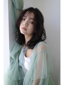 ワク(WAKU) YUJI STYLE NO.77レイヤーカットウェーブヘアふんわりミディアム