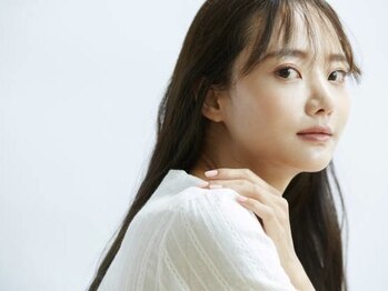 エムステージの写真/白髪も楽しみたい大人女性へ！白髪を活かしたお洒落カラーに♪髪のお悩み、何でもご相談ください☆