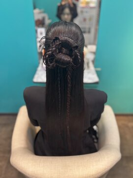 リエラ 新宿(RIERA) カチモリハーフアップ