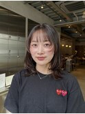 20代ミディアムレイヤー×韓国風くびれカット透明感カラー
