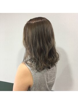 クラン(clan) ボルドークラシカルシルエット厚めバングエアリーボブ