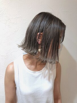 ティティ(TiTi) ぱつんとボブくすみカラー[TiTi_栗林れい]