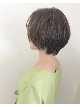 モルニ(MORNI) グレージュ_マロンベージュ Aラインボブ かきあげ