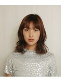 カールをつけたミディアムレイヤー