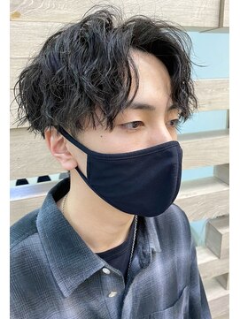 テテ(TETE) ツイストスパイラル センターパート 黒髪