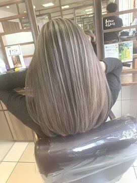 ヘアークリアー せんげん台 外国人風 バレイヤージュ　ミルキーベージュ