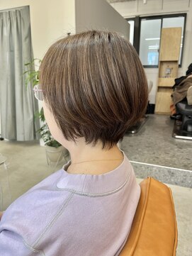 セム(sem) ショートボブ白髪ぼかしハイライト髪質改善カラー