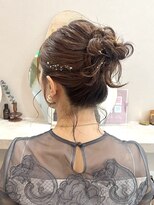 ミラ(Mila)&nbsp;ミディアムボブからふんわり高めアップ♪